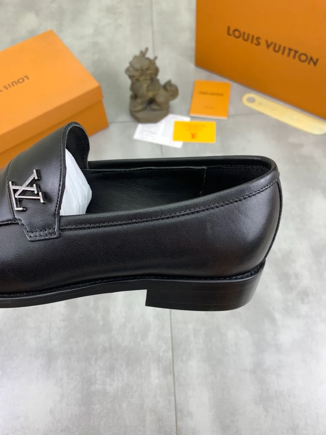 Men's Men's Shoes 💰P420 [New Style] 💰Yangli💎💎💎[Louis Vuitton] LV high-end men's formal business leather shoes, original order 1:1! Original imported calfskin, original metal buckle, imported sheepskin lining for feet, original outsole, men's shoe size: 39-45 (38.46 customized) black optional